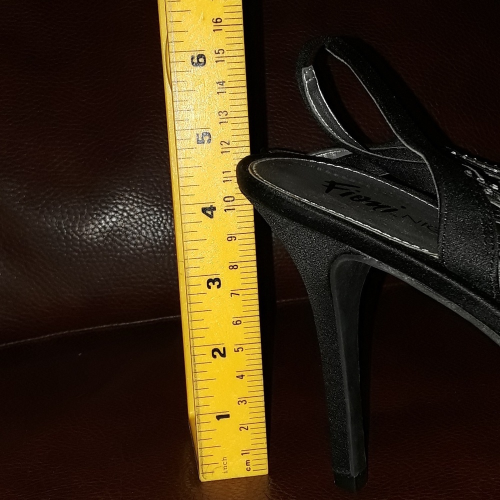 Fioni  hourglass heels - Picture 3 of 6